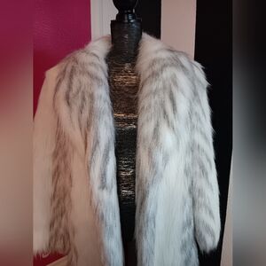 Avec TU Elegant White Faux Fur Coat